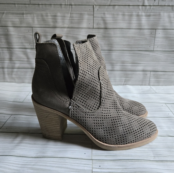 Dolce Vita Shay Leather Taupe Heel Bootie - Picture 2 of 5